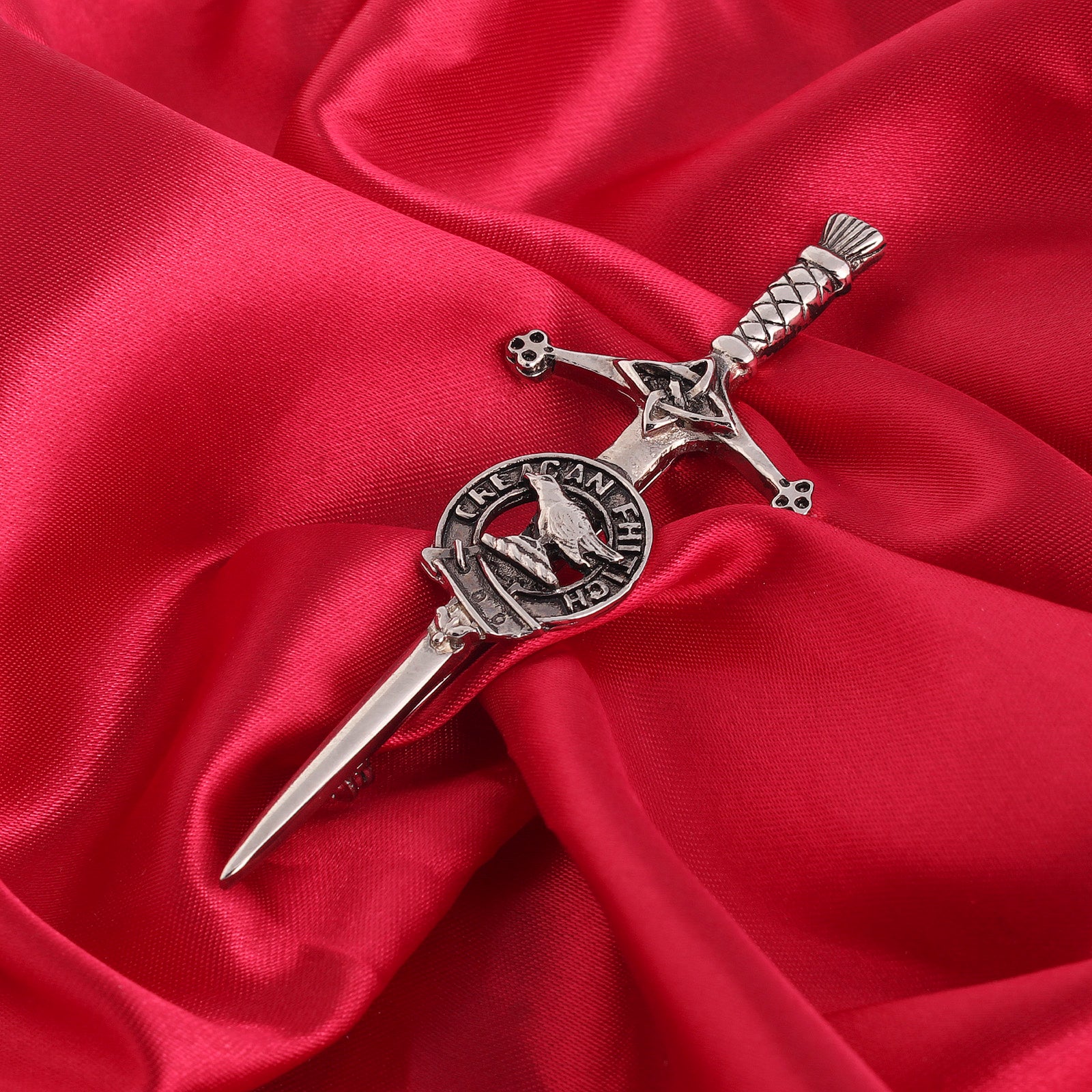 Art Pewter Kilt Pin Macdonell Of Glengarry Kiltcouk